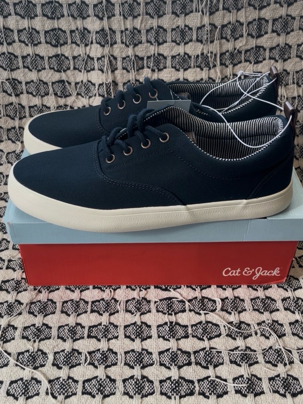 Cat & Jack Navy and White Kids Lace-Up Jett Sneakers - Picture 6 of 7